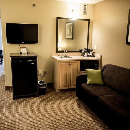 Travelodge Suites By Wyndham Moncton Exterior foto
